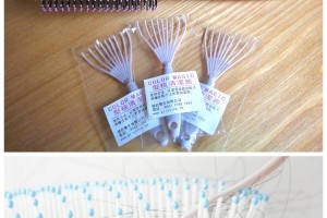 梳子沒有洗乾淨!!  頭髮就會有毛躁及打結的問題